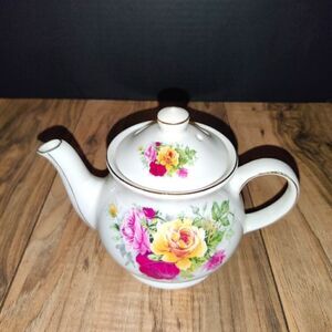 Sadler Windsor Multi Color Floral Design Small Teapot Made in England 5'in Tall